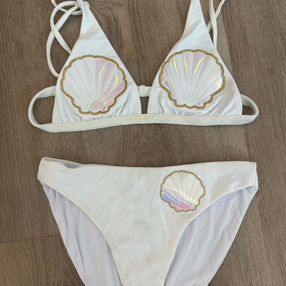 Beach Riot White Bikini with Shell Design - Picture 2 of 6